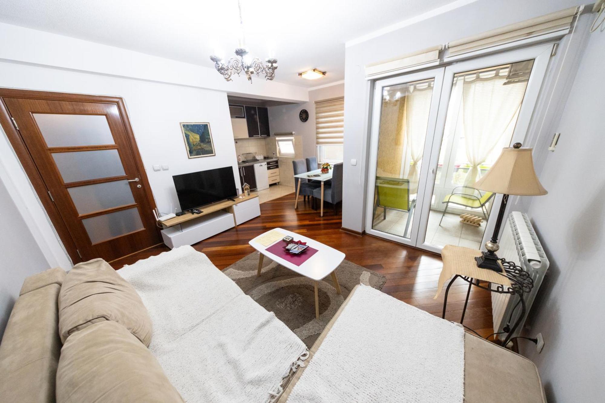 Lux Place Apartments Downtown 크라구예바츠 외부 사진