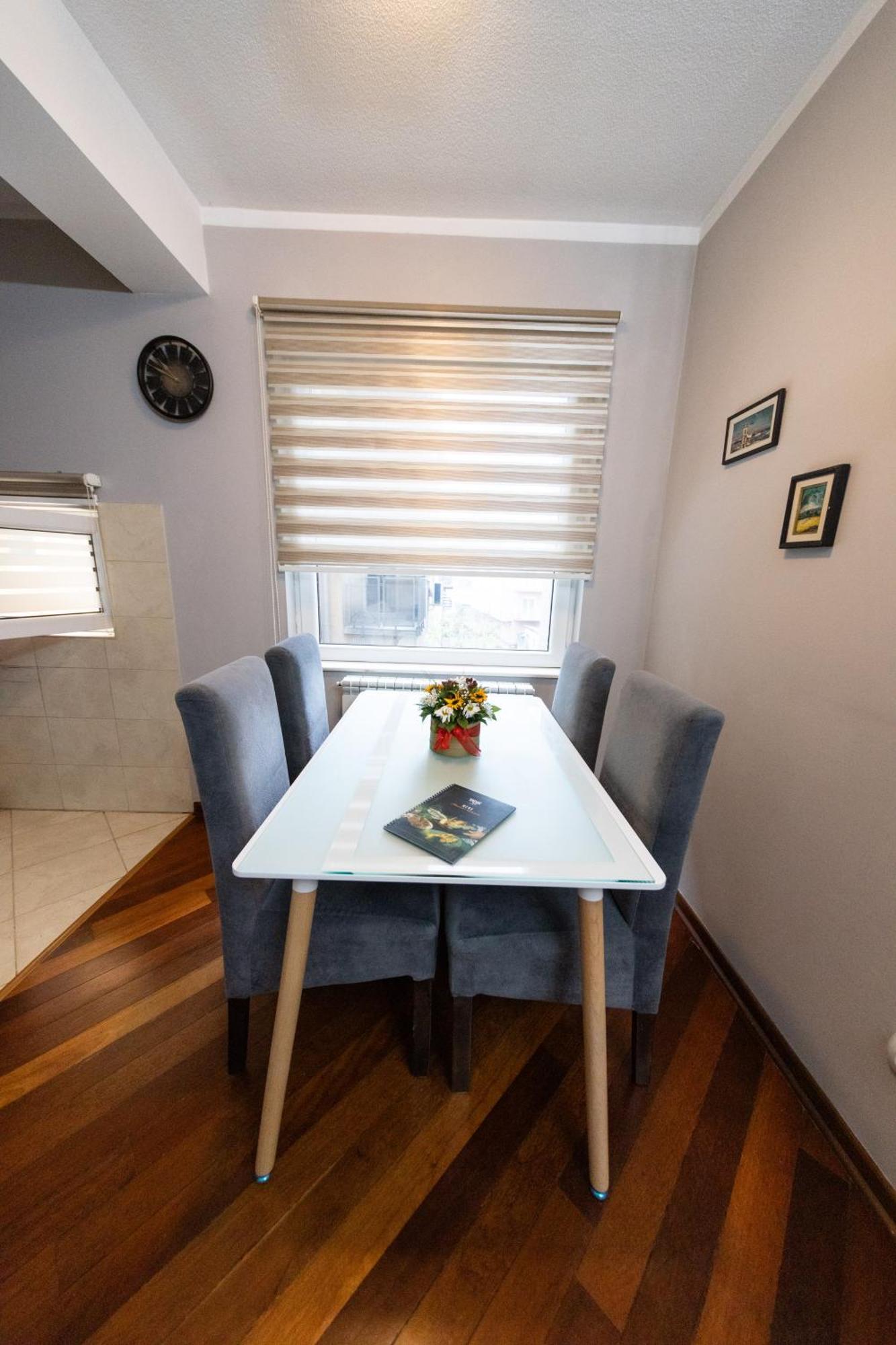 Lux Place Apartments Downtown 크라구예바츠 외부 사진